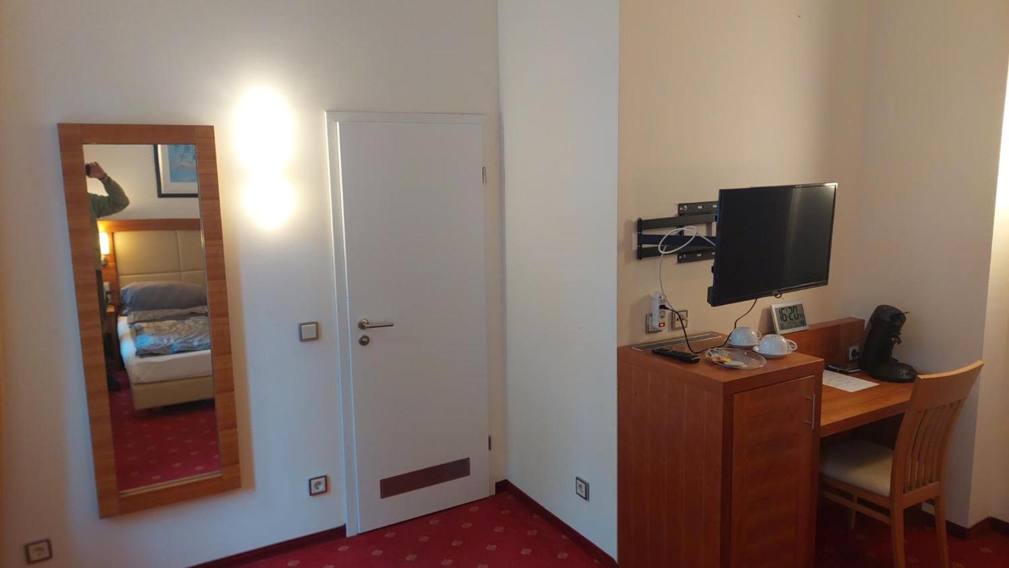 Die Villa, Zimmer 26, Dz Leverkusen Buitenkant foto