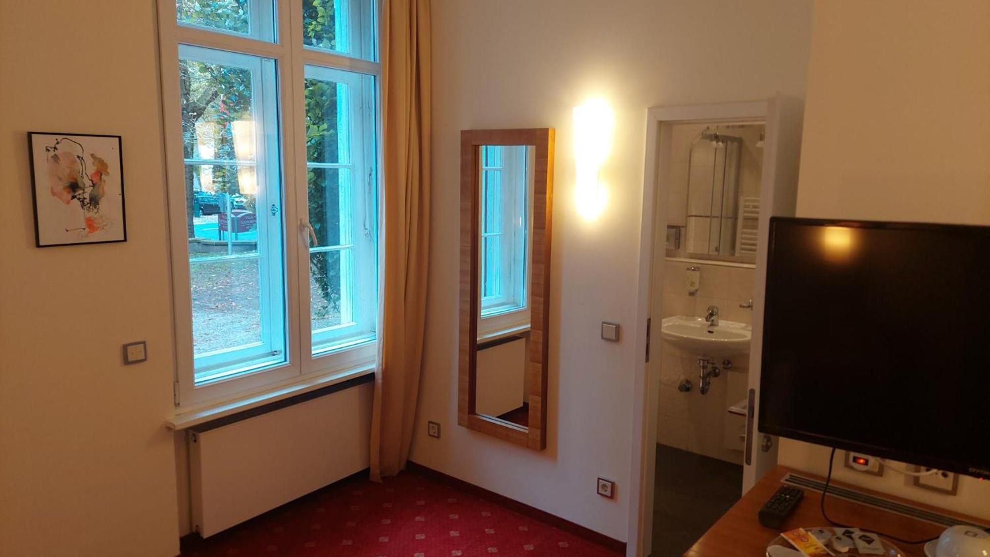 Die Villa, Zimmer 26, Dz Leverkusen Buitenkant foto
