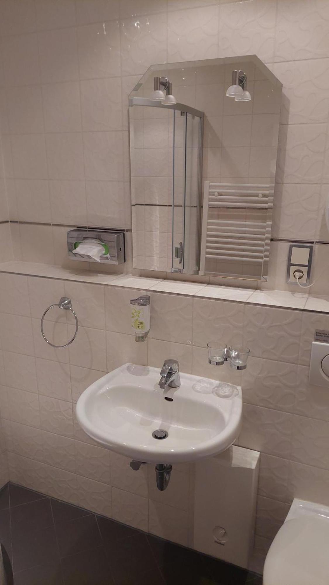 Die Villa, Zimmer 26, Dz Leverkusen Buitenkant foto