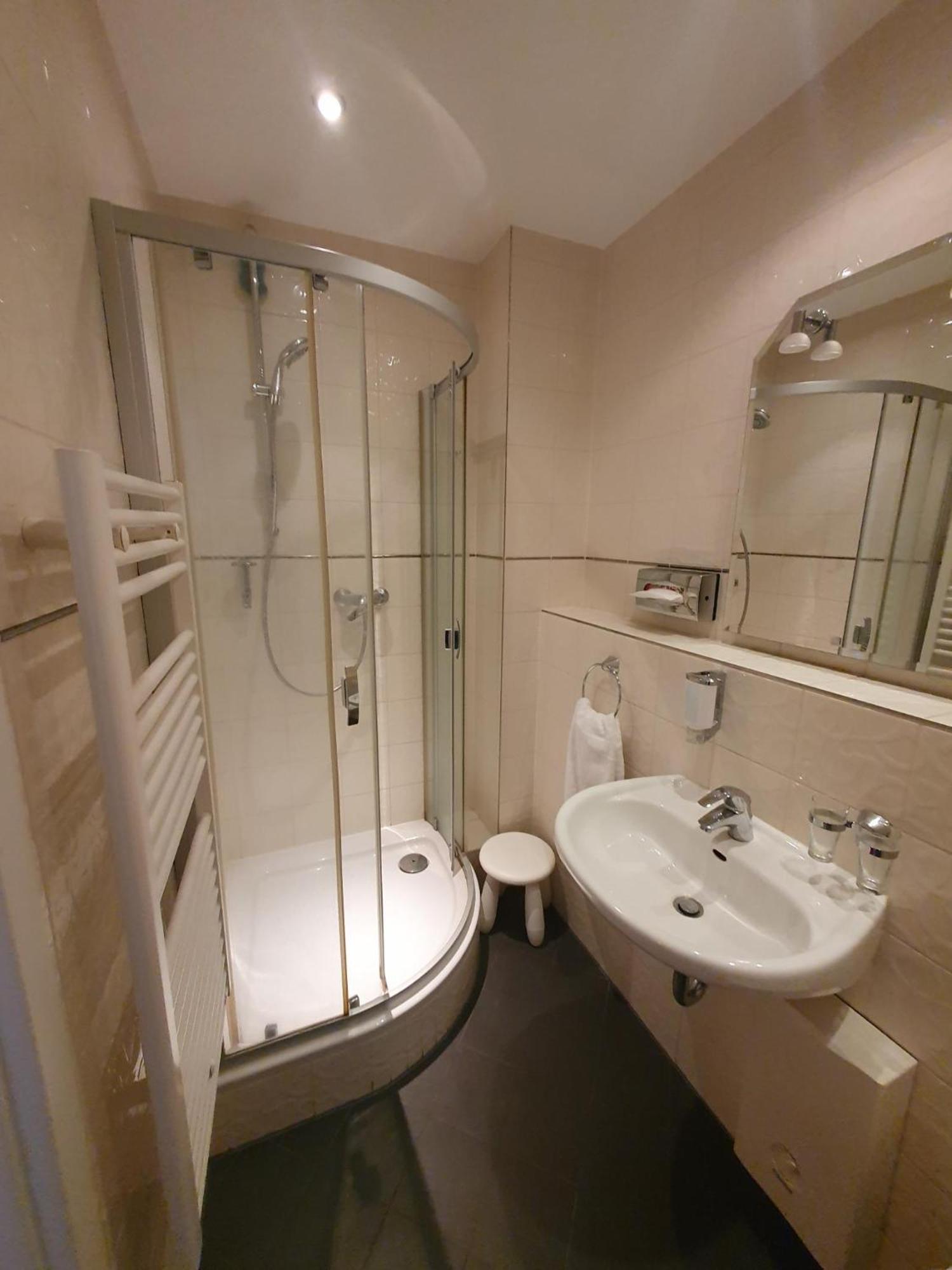 Die Villa, Zimmer 26, Dz Leverkusen Buitenkant foto